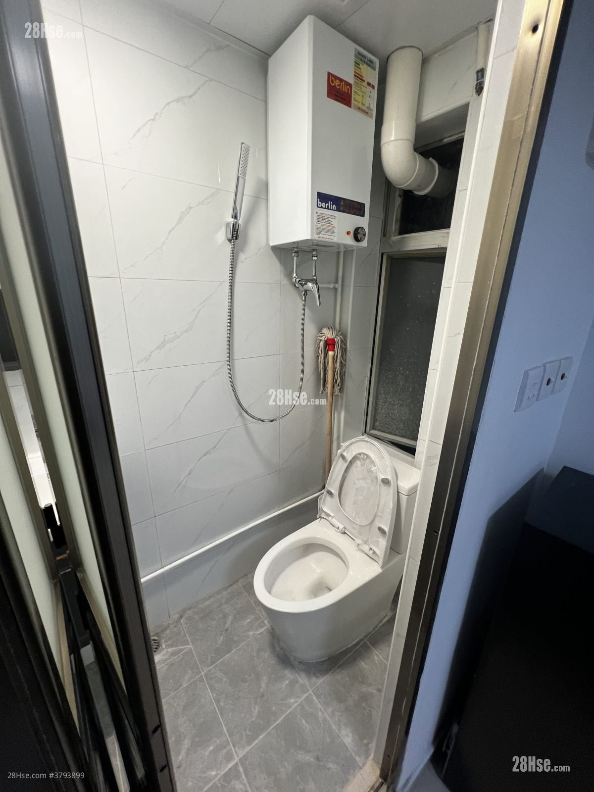 Joy Fat House Sell 4 Bedrooms , 4 Bathrooms 712 ft²