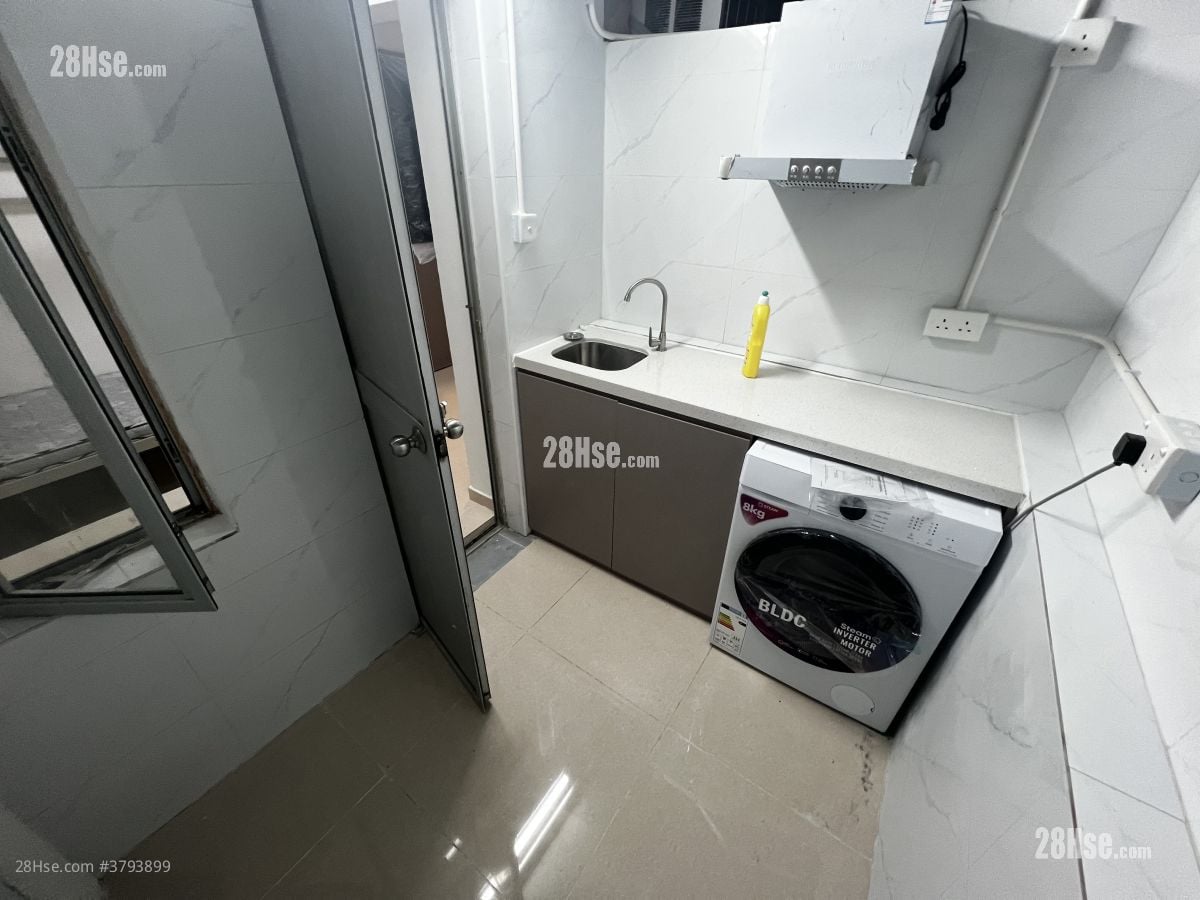 Joy Fat House Sell 4 Bedrooms , 4 Bathrooms 712 ft²