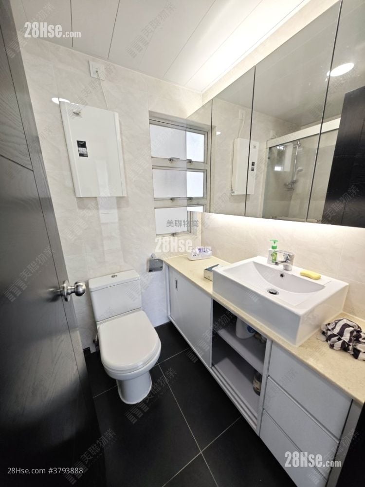 Kingswood Villas Sell 2 Bedrooms , 1 Bathroom 442 ft²