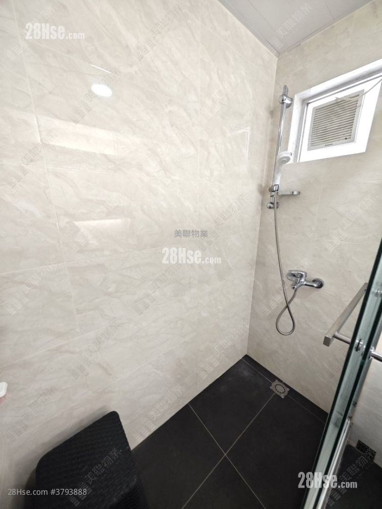 Kingswood Villas Sell 2 Bedrooms , 1 Bathroom 442 ft²