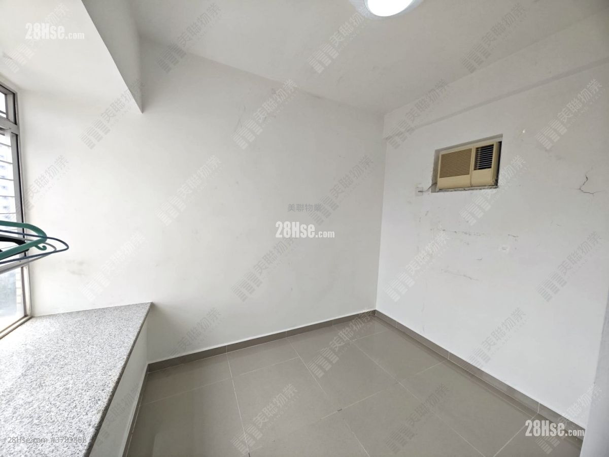 Kingswood Villas Sell 2 Bedrooms , 1 Bathroom 442 ft²