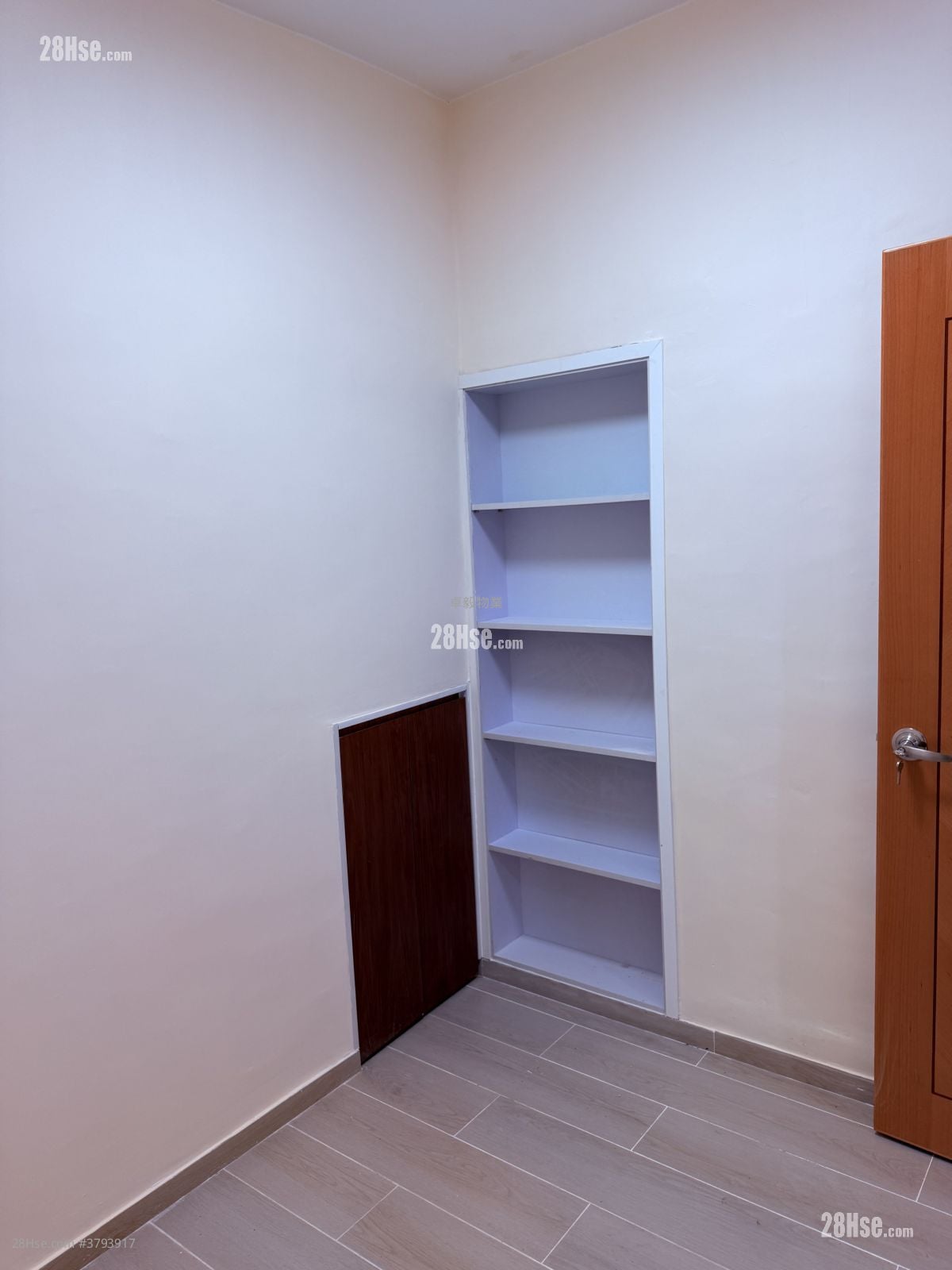 村屋 租盘 1 房 , 1 浴室 300 平方尺