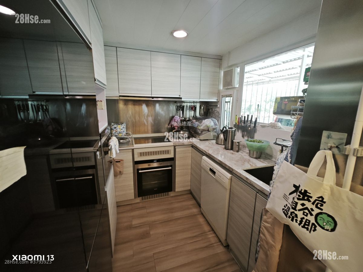 颐景居 售盘 3 房 864 平方尺