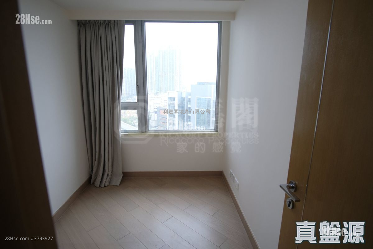 Cullinan West Sell 4 Bedrooms , 3 Bathrooms 1,327 ft²