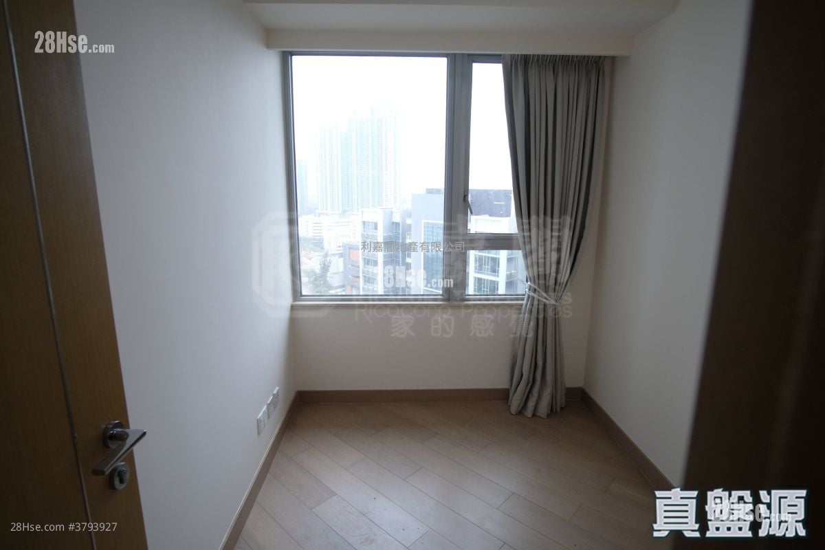 Cullinan West Sell 4 Bedrooms , 3 Bathrooms 1,327 ft²