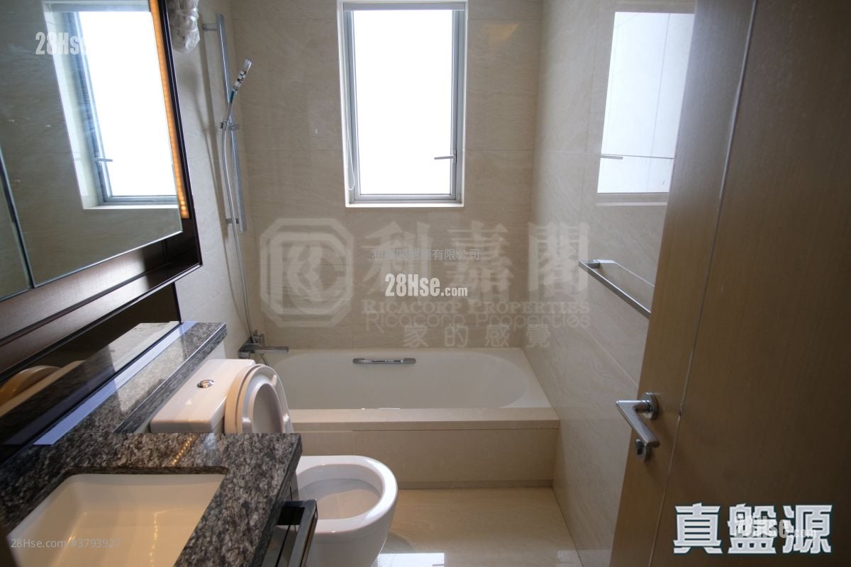 Cullinan West Sell 4 Bedrooms , 3 Bathrooms 1,327 ft²