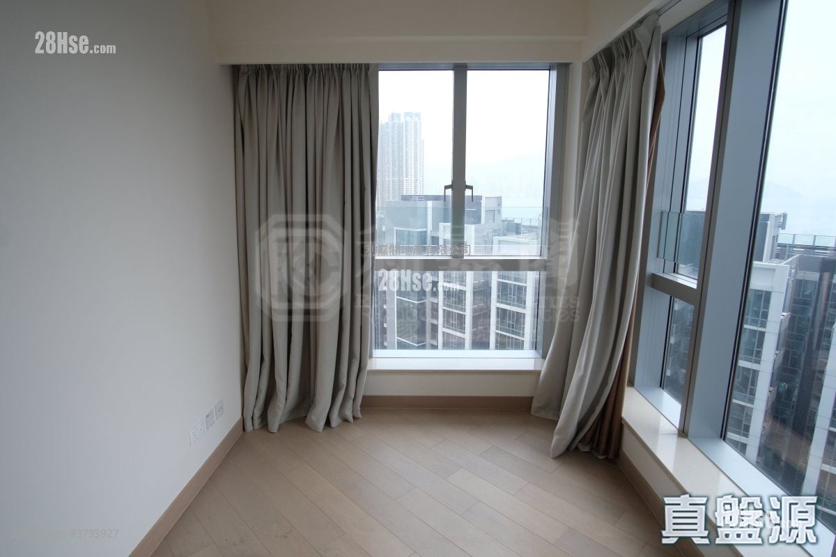 Cullinan West Sell 4 Bedrooms , 3 Bathrooms 1,327 ft²