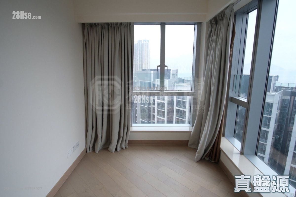 Cullinan West Sell 4 Bedrooms , 3 Bathrooms 1,327 ft²