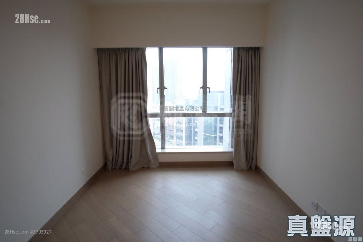 Cullinan West Sell 4 Bedrooms , 3 Bathrooms 1,327 ft²