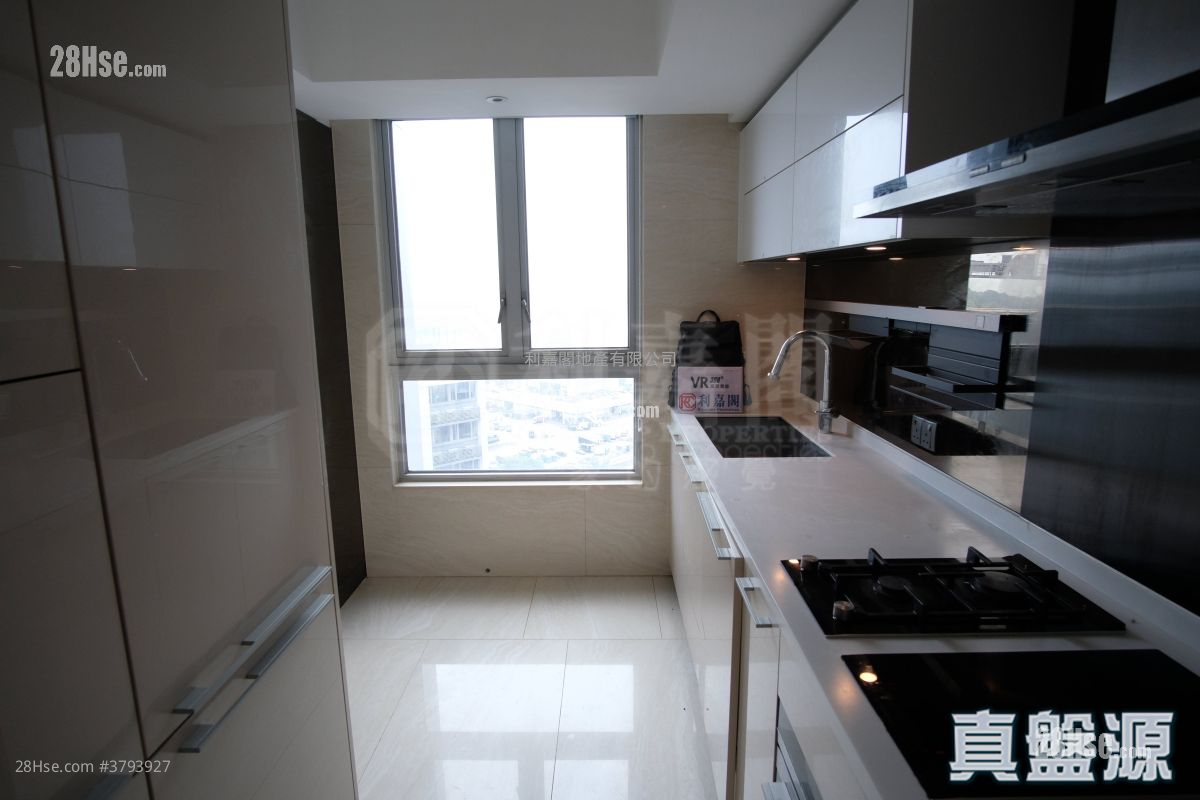 Cullinan West Sell 4 Bedrooms , 3 Bathrooms 1,327 ft²