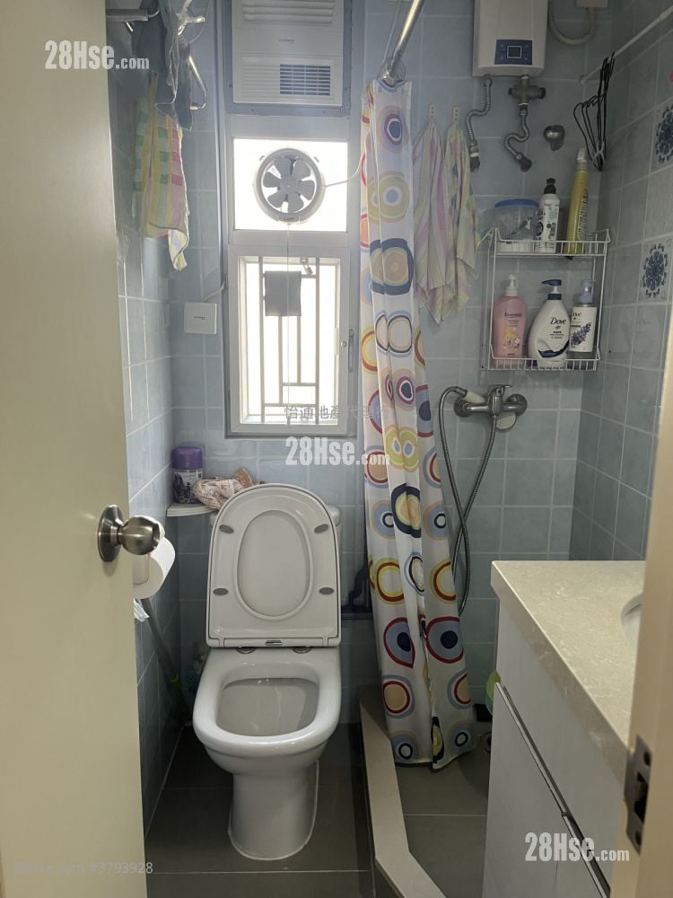 On Lok Building Sell 2 Bedrooms , 1 Bathroom 336 ft²