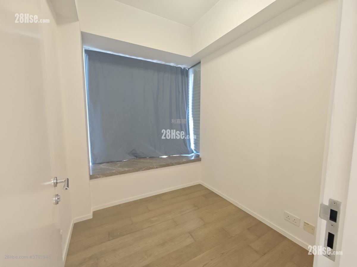 The Warren Sell 2 Bedrooms , 2 Bathrooms 610 ft²