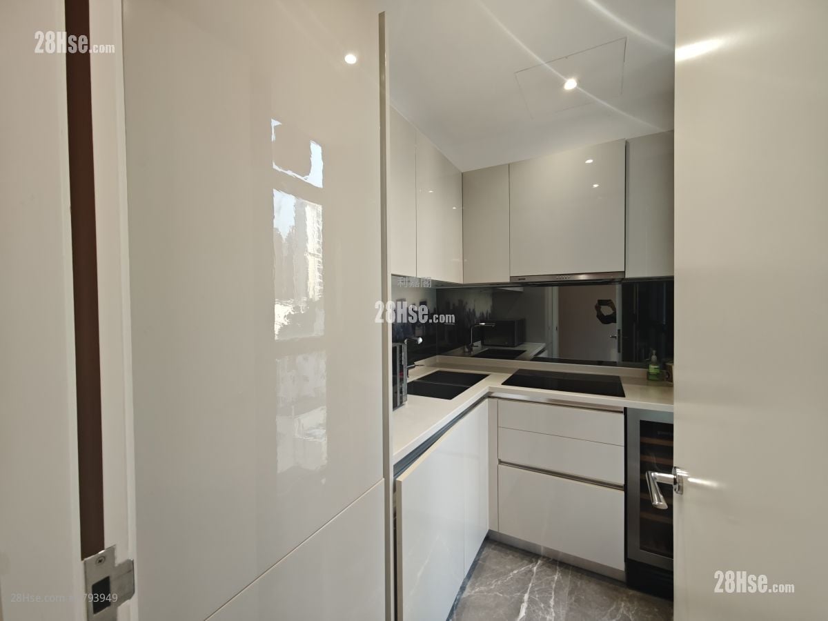 The Warren Sell 2 Bedrooms , 2 Bathrooms 610 ft²