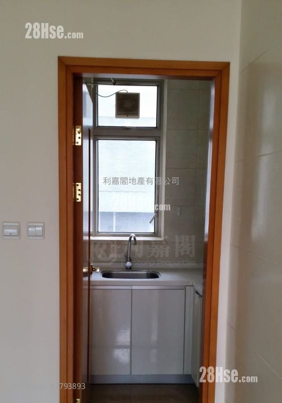 One New York Sell 2 Bedrooms , 1 Bathroom 460 ft²