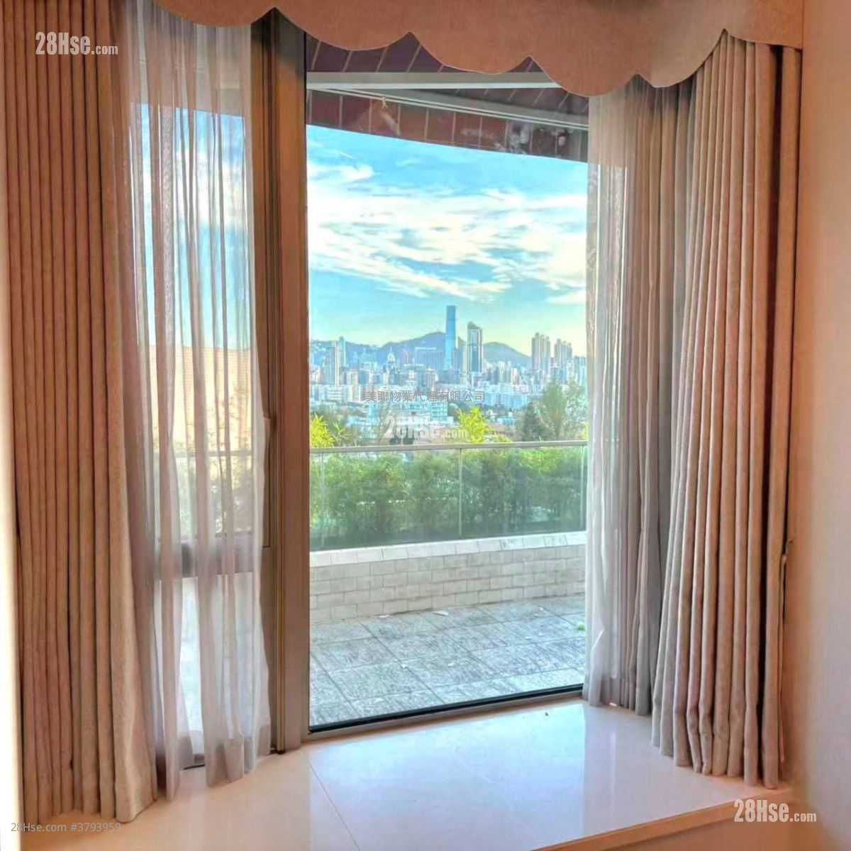 逸珑 售盘 4 房 , 3 浴室 1,650 平方尺