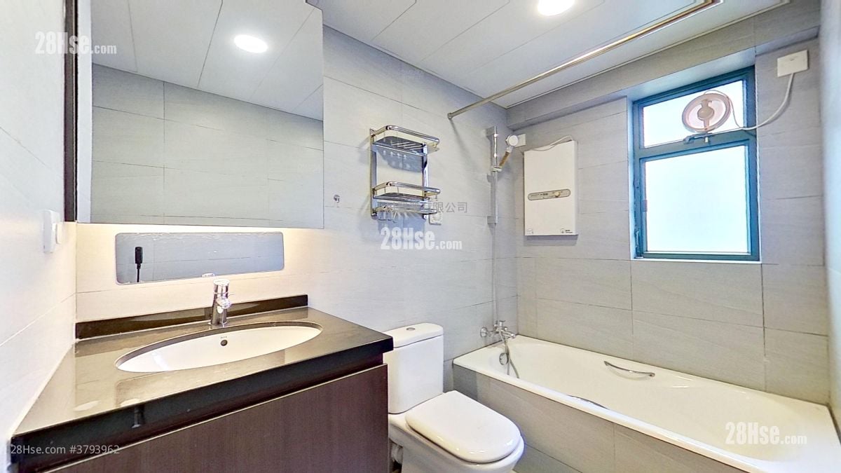 浴室: 万茂苑 租盘 3 房 , 2 浴室 962 平方尺