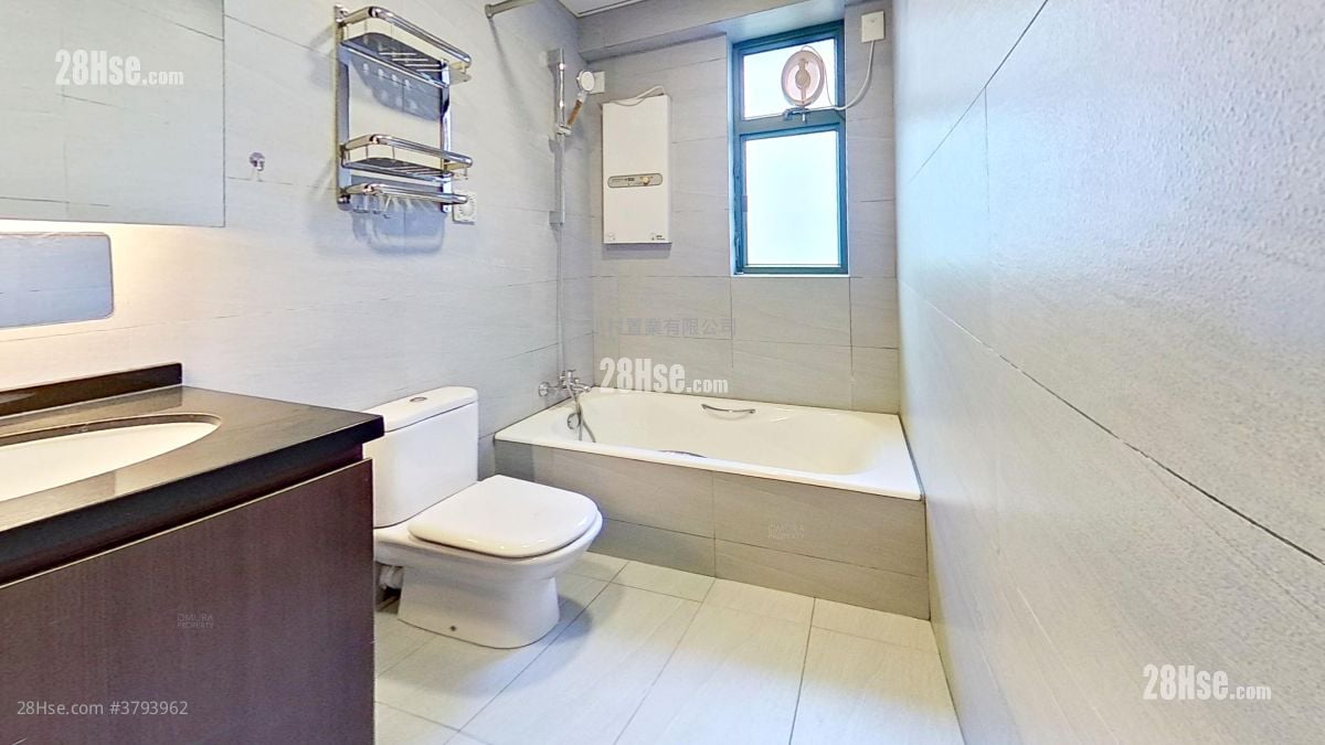 浴室: 万茂苑 租盘 3 房 , 2 浴室 962 平方尺