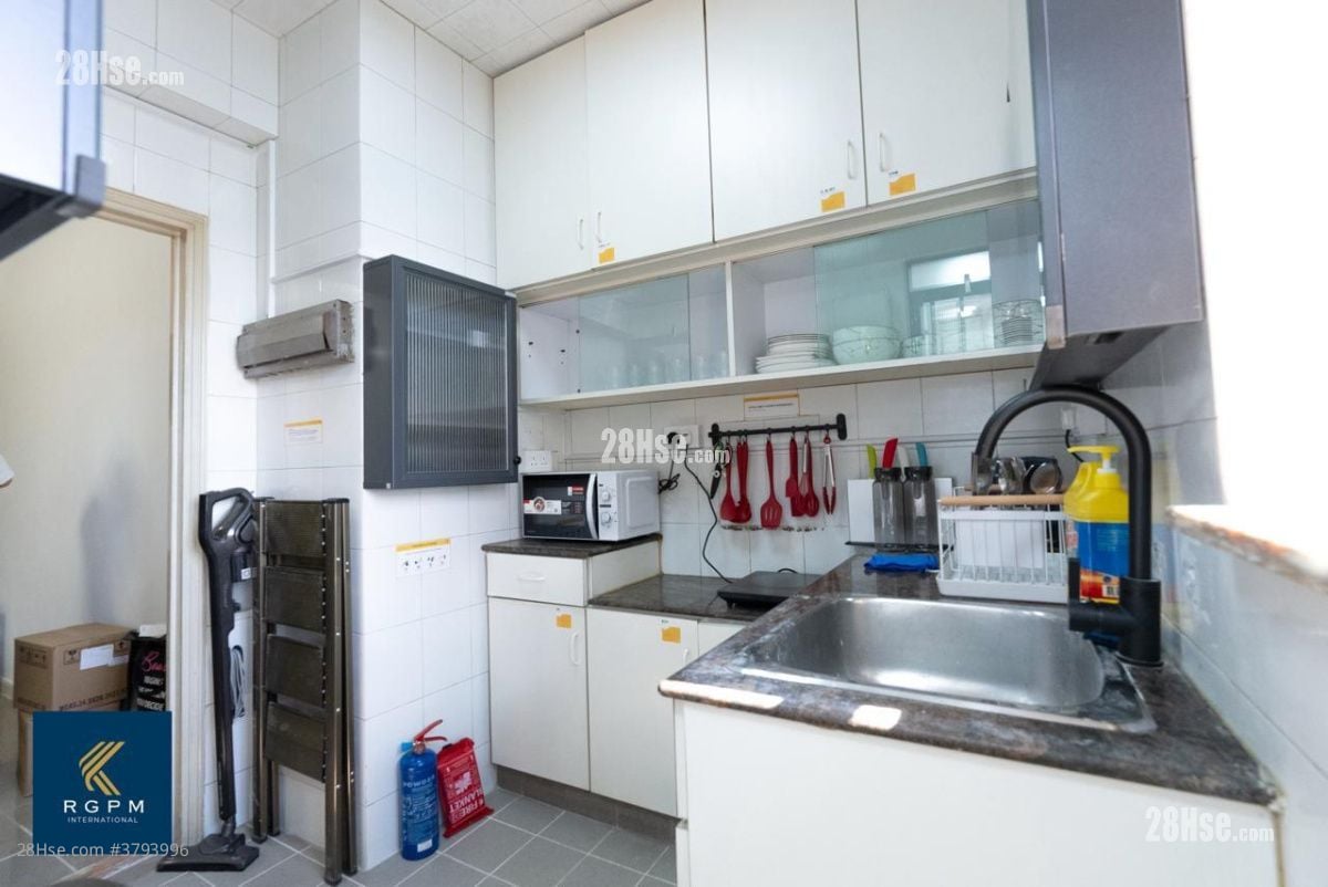 骆克大楼 租盘 2 浴室 700 平方尺