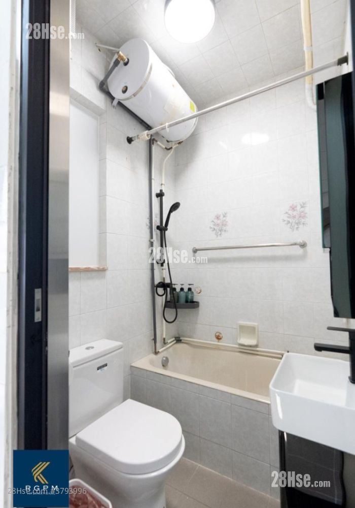 骆克大楼 租盘 2 浴室 700 平方尺