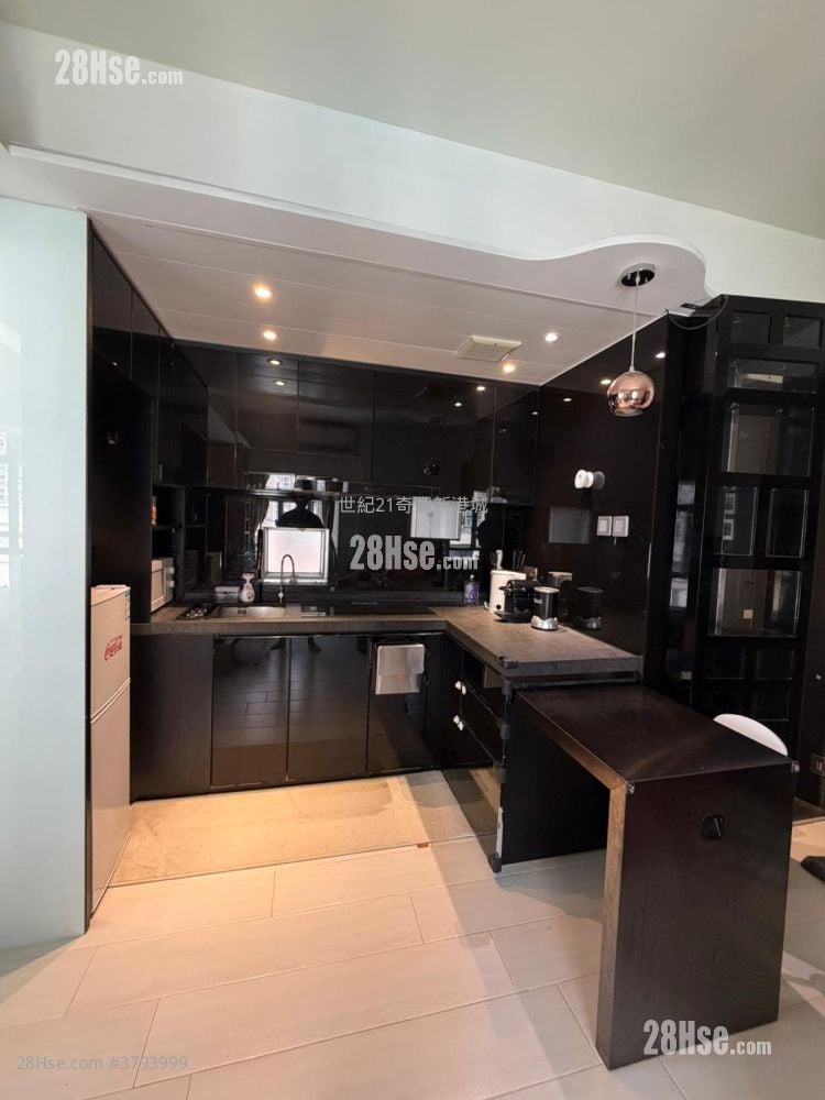 Sunshine City Rental 2 Bedrooms , 1 Bathroom 337 ft²