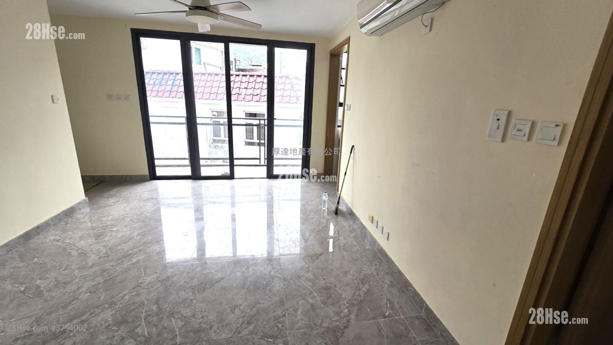 村屋 租盘 3 房 , 2 浴室 700 平方尺