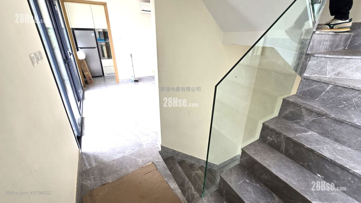 村屋 租盘 3 房 , 2 浴室 700 平方尺