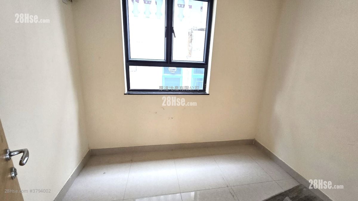 村屋 租盘 3 房 , 2 浴室 700 平方尺