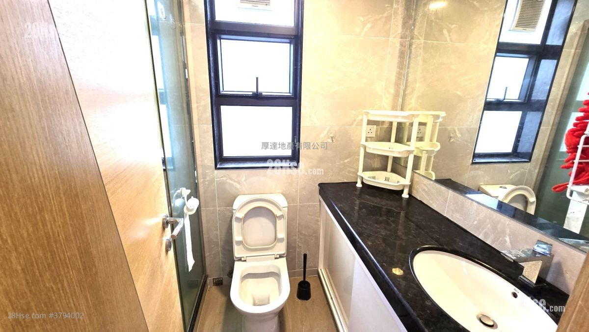 村屋 租盘 3 房 , 2 浴室 700 平方尺