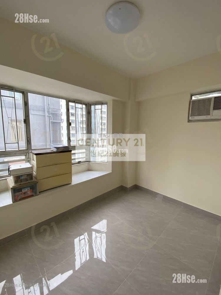 Apartment Sell 3 Bedrooms , 1 Bathroom 455 ft²