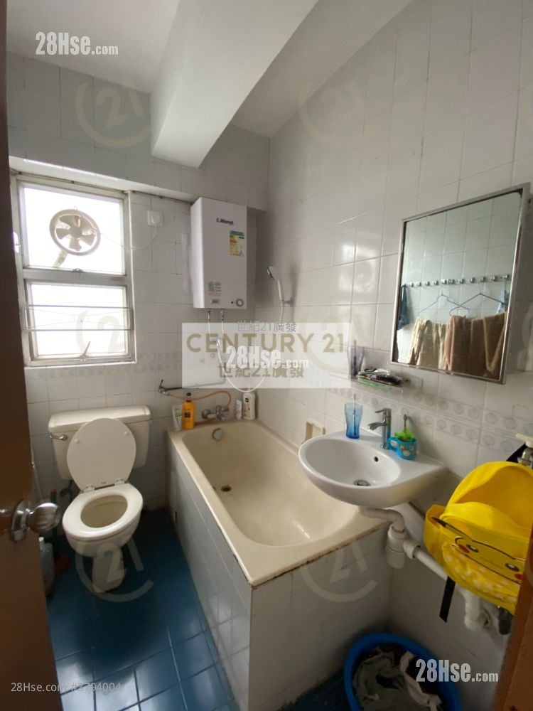 Apartment Sell 3 Bedrooms , 1 Bathroom 455 ft²