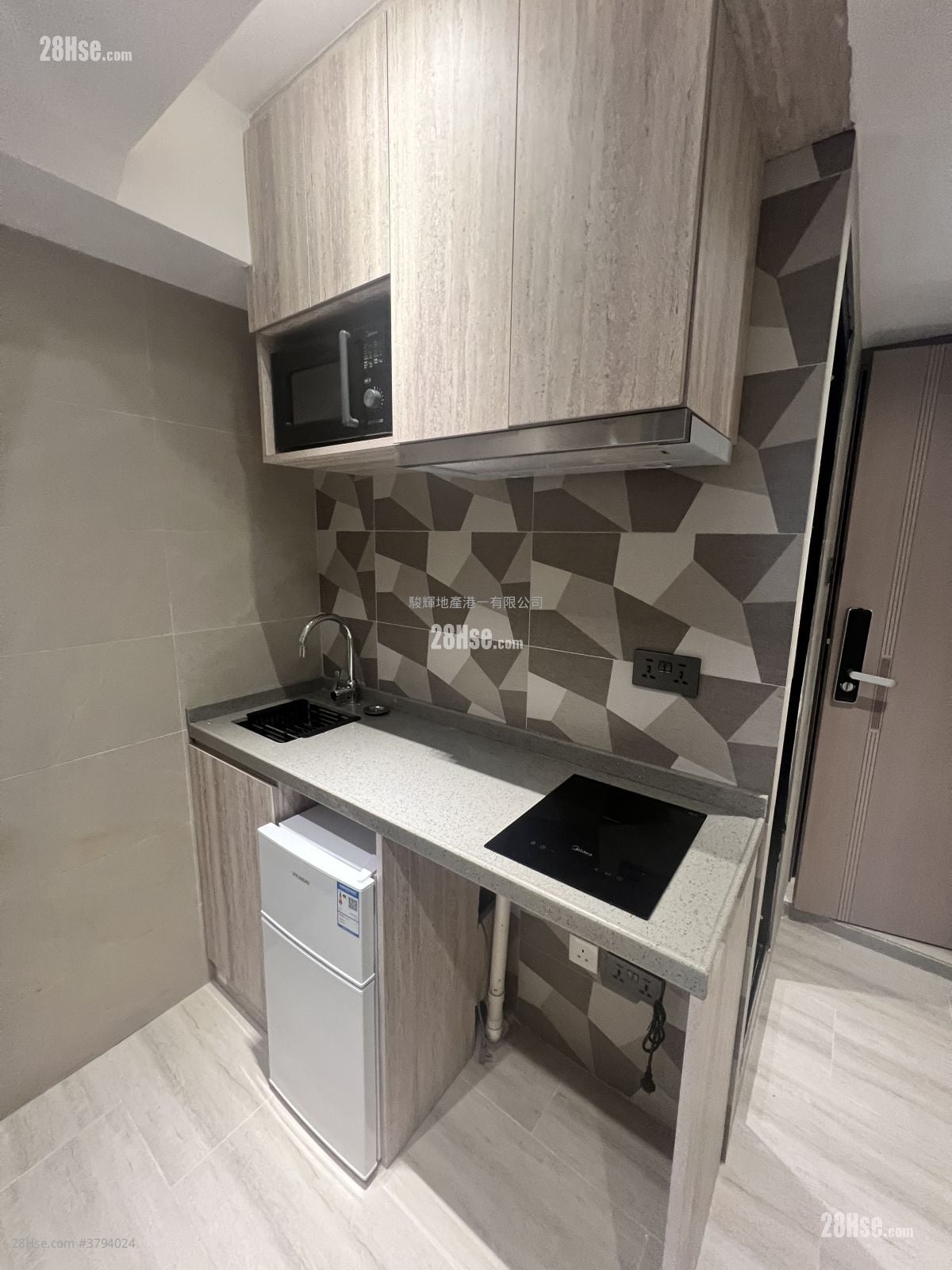 百祥大樓 租盤 開放式間隔 , 1 浴室 150 平方呎