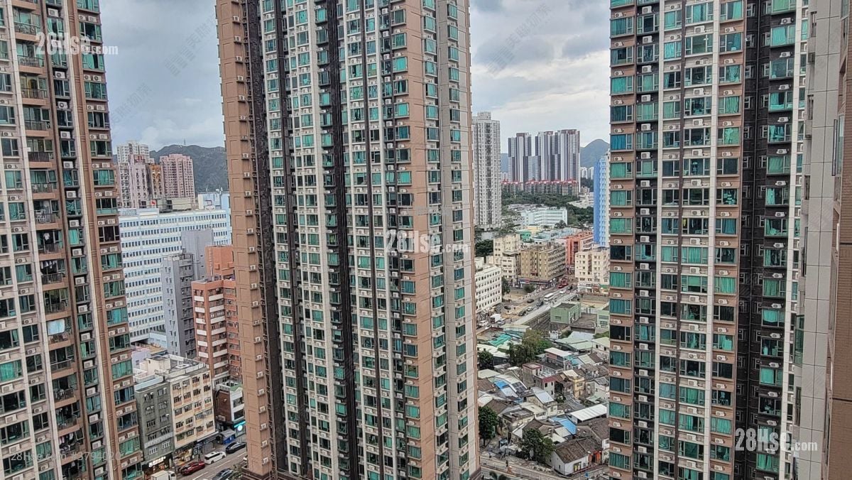 Yuccie Square Sell 3 Bedrooms , 2 Bathrooms 645 ft²