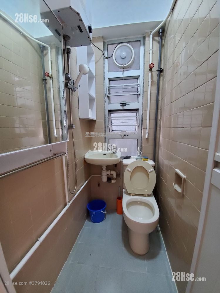 Wai Sun Building Sell 2 Bedrooms , 1 Bathroom 371 ft²