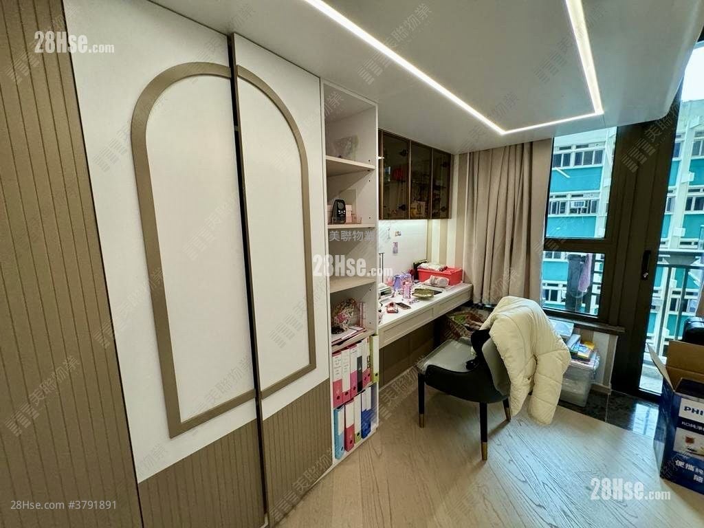 Grand Homm Sell 3 Bedrooms 1,403 ft²