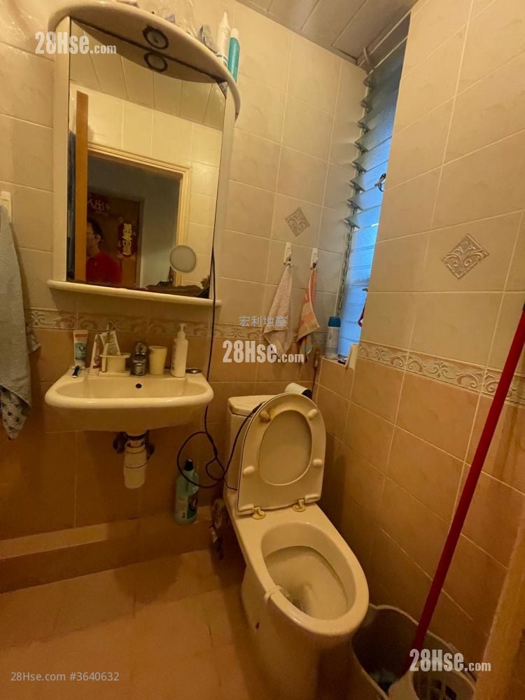 Yuet Chui Court Sell 2 Bedrooms , 1 Bathroom 407 ft²