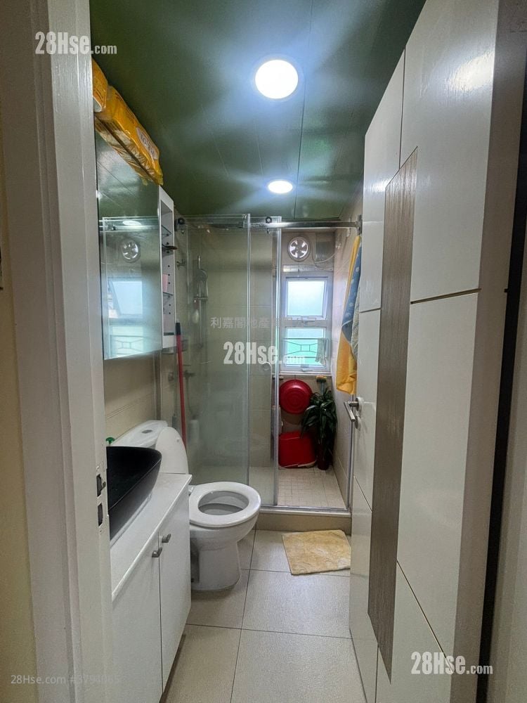 Mei Foo Sun Chuen Sell 3 Bedrooms , 2 Bathrooms 804 ft²