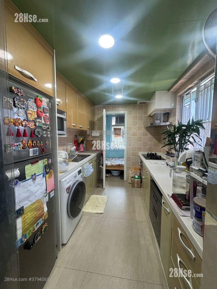 Mei Foo Sun Chuen Sell 3 Bedrooms , 2 Bathrooms 804 ft²