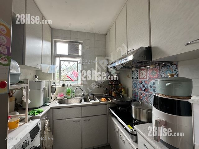 Yu Chui Court Sell 519 ft²