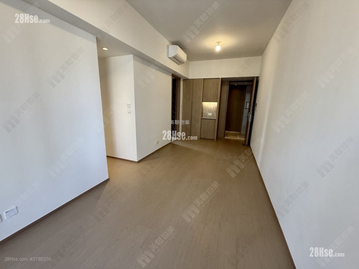 Onmantin Rental 3 Bedrooms , 2 Bathrooms 760 ft²