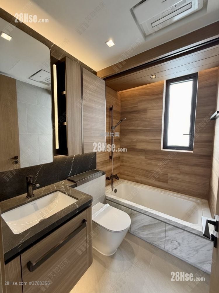 Onmantin Rental 3 Bedrooms , 2 Bathrooms 760 ft²