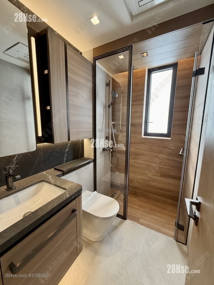 Onmantin Rental 3 Bedrooms , 2 Bathrooms 760 ft²