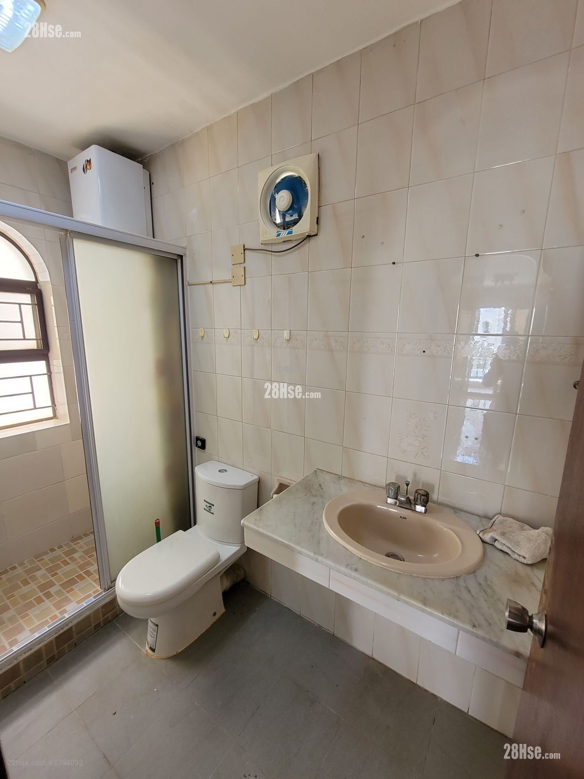 村屋 售盘 3 房 , 1 浴室 700 平方尺