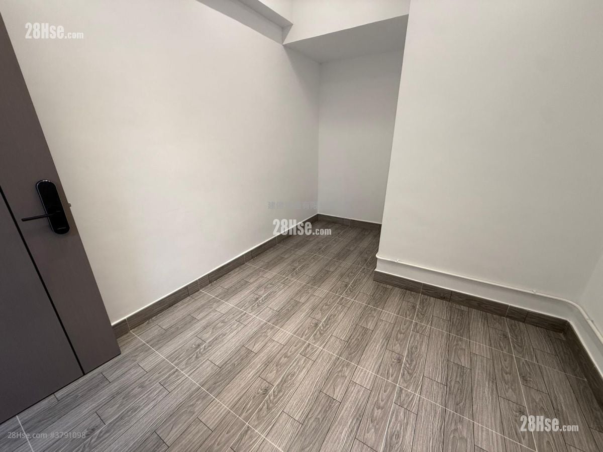 Tak Wing Industrial Building Rental 263 ft²