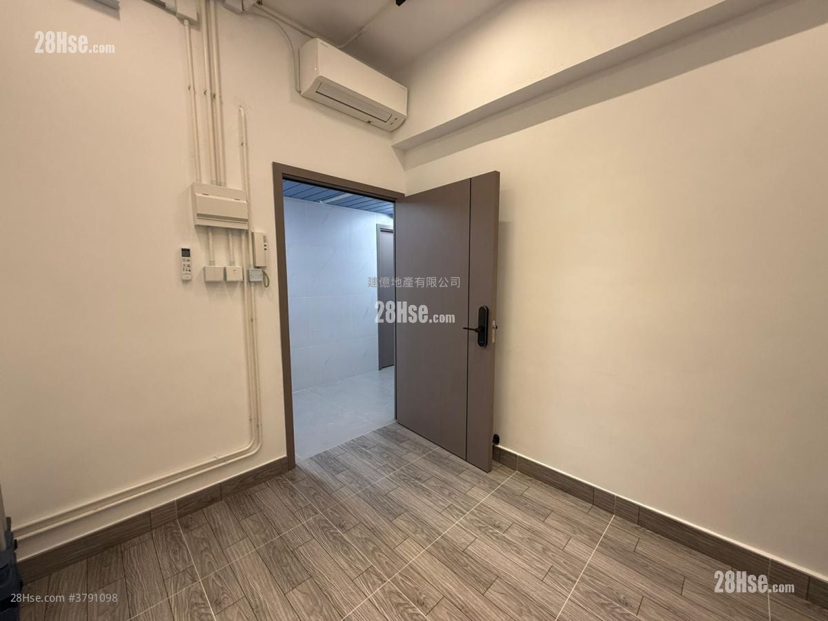 Tak Wing Industrial Building Rental 263 ft²