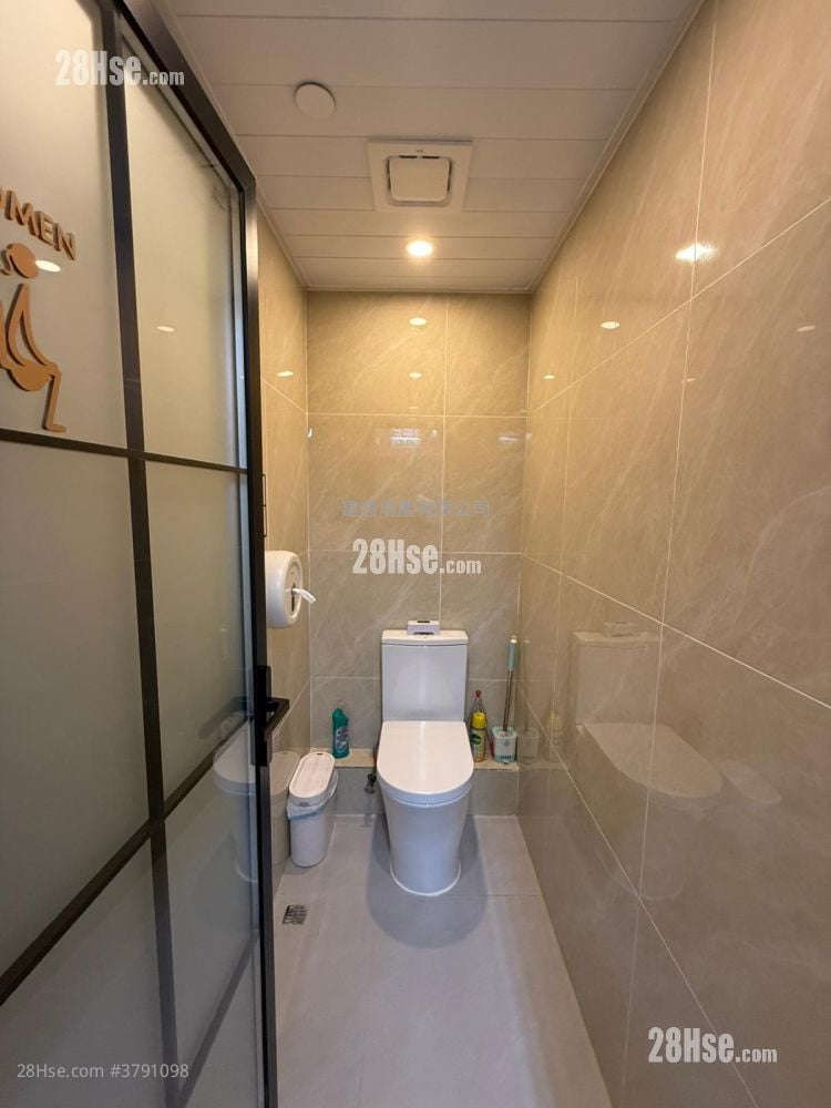 Tak Wing Industrial Building Rental 263 ft²