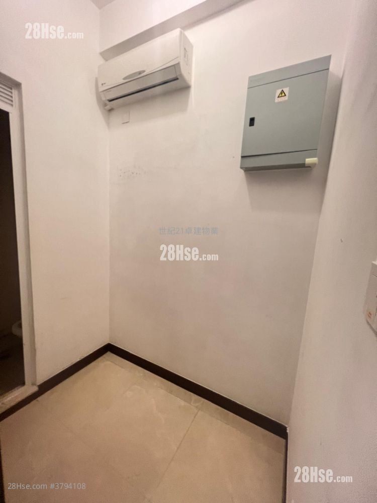 The Coronation Sell 3 Bedrooms , 2 Bathrooms 958 ft²