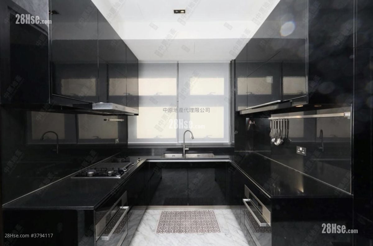 Hill Paramount Sell 4 Bedrooms , 3 Bathrooms 2,263 ft²