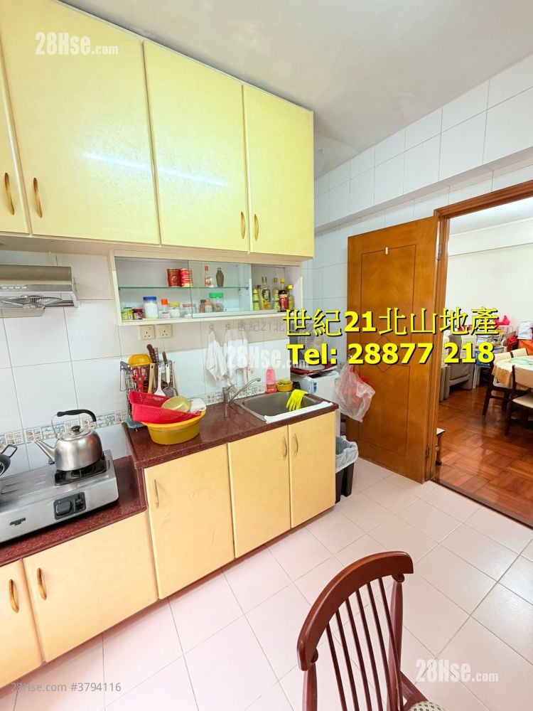 Dragon Court Sell 3 Bedrooms , 2 Bathrooms 1,143 ft²