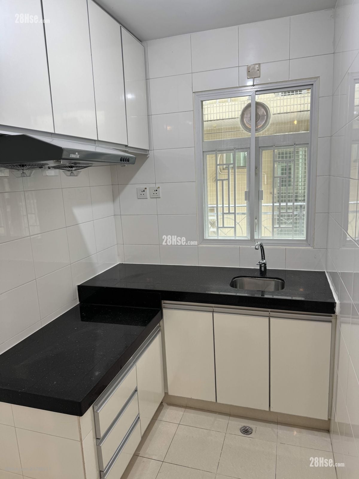 Village Rental 3 Bedrooms , 2 Bathrooms 780 ft²