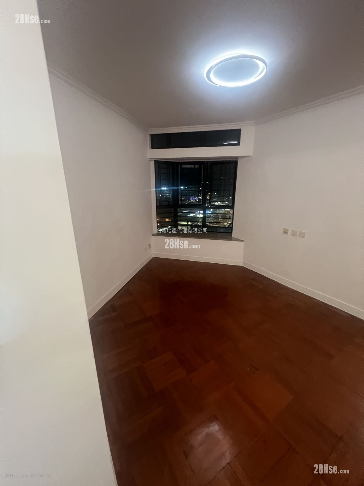 New Town Plaza Sell 652 ft²